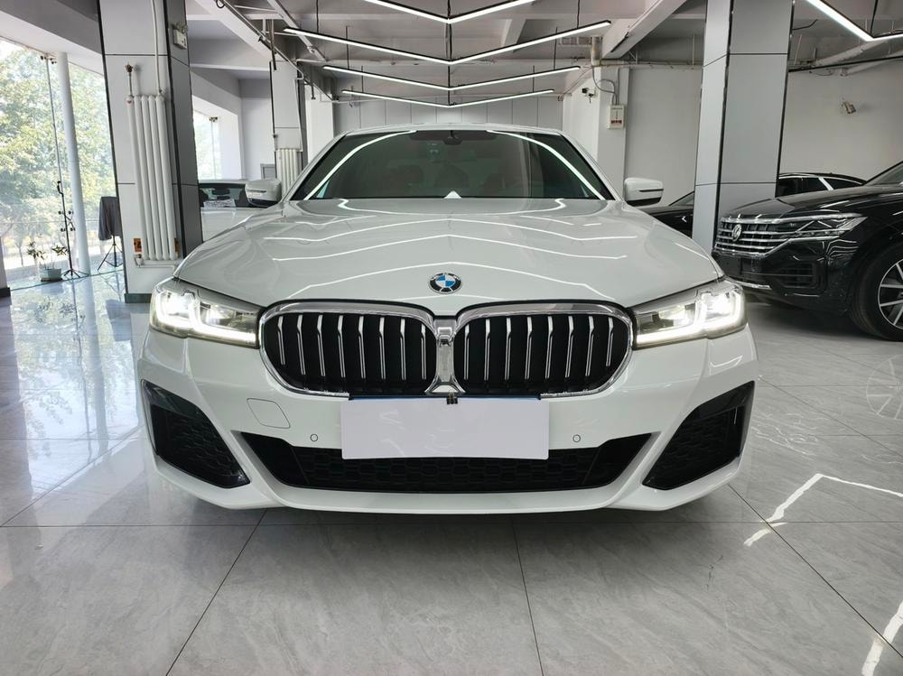 BMW 5-Series 2023 — фото автомобиля