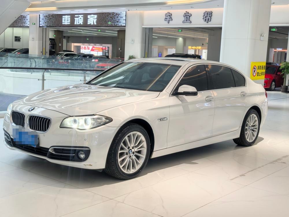 BMW 5-Series 2017 — фото автомобиля 1