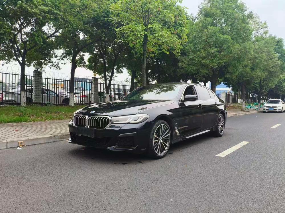 BMW 5-Series 2022 — фото автомобиля 1