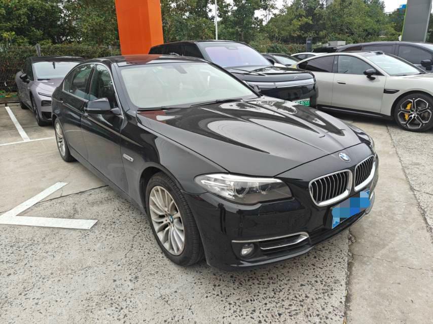 BMW 5-Series 2017 — фото автомобиля 1
