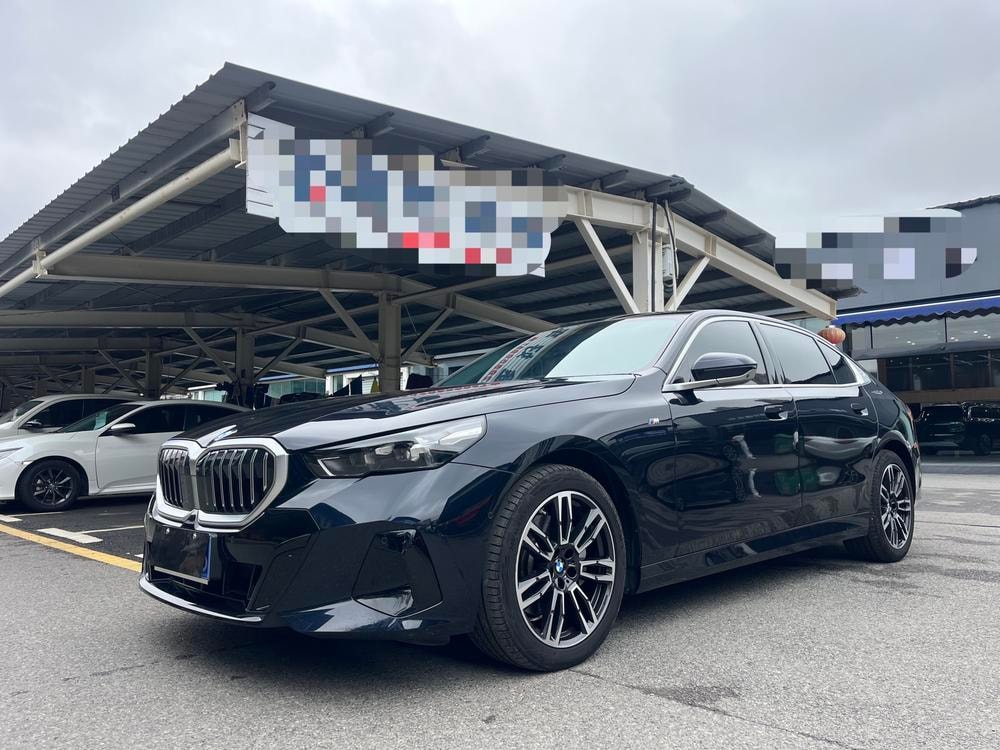 BMW 5-Series 2025 — фото автомобиля