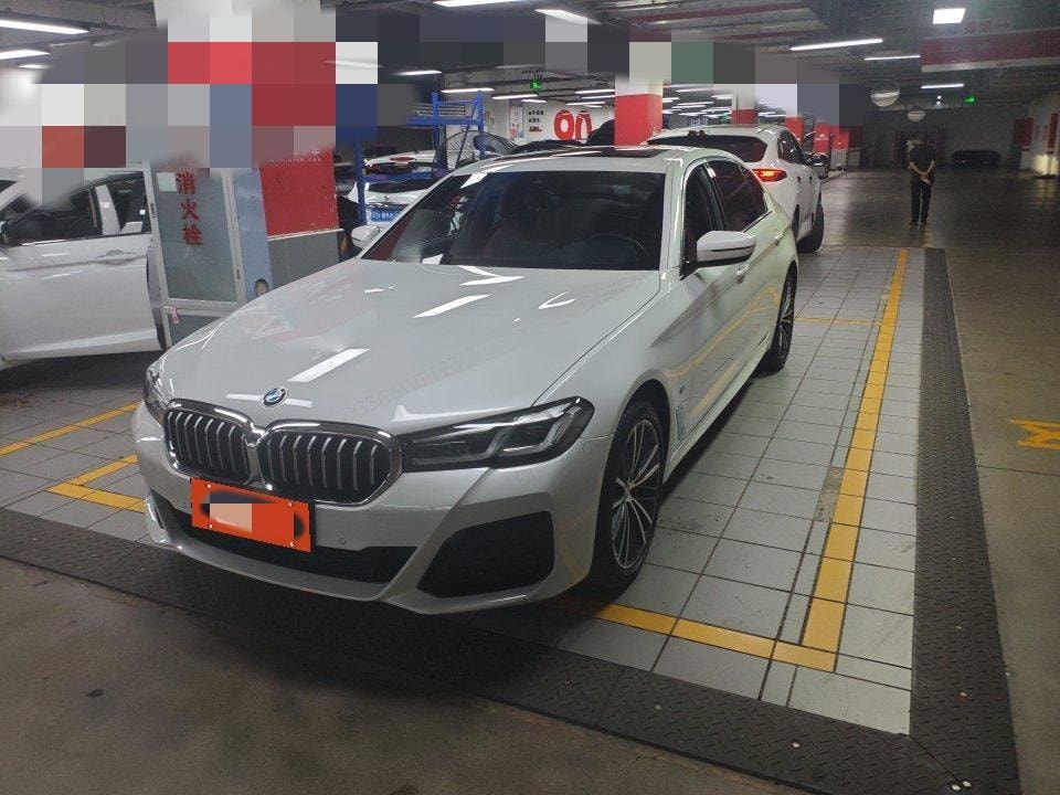 BMW 5-Series 2023 — фото автомобиля 1