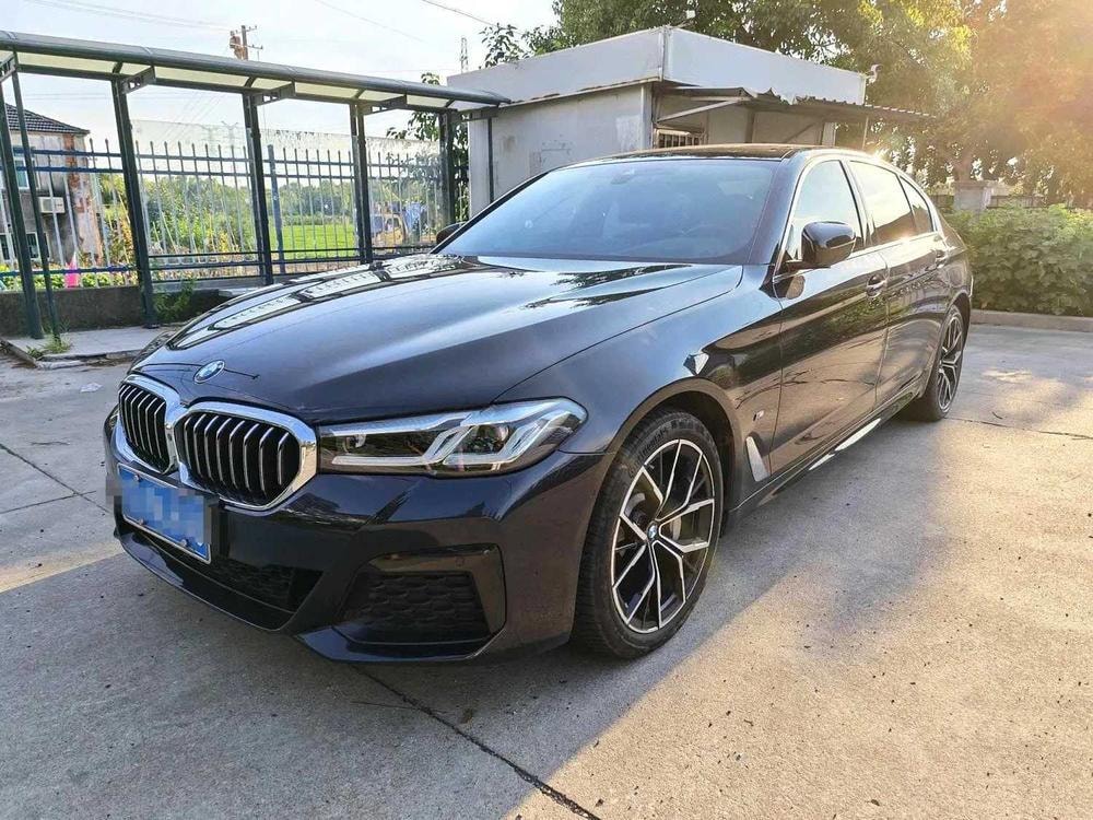 BMW 5-Series 2023 — фото автомобиля 1