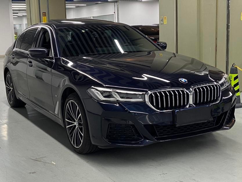 BMW 5-Series 2022 — фото автомобиля