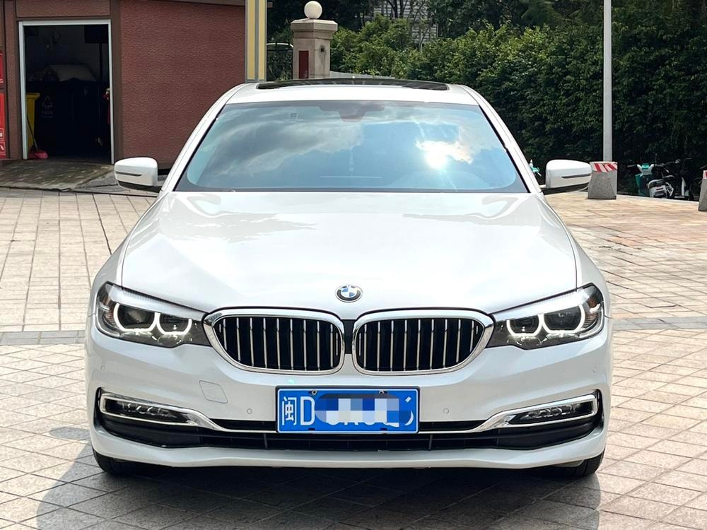 BMW 5-Series 2018 — фото автомобиля 1