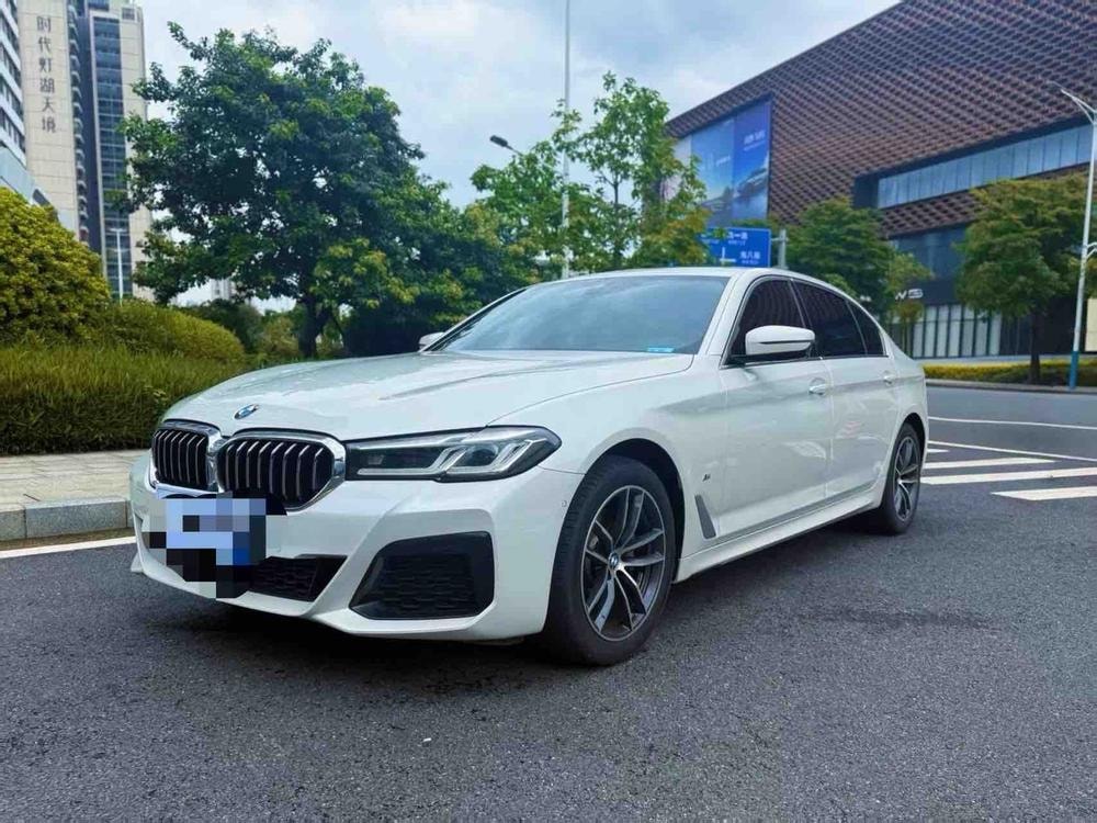 BMW 5-Series 2022 — фото автомобиля