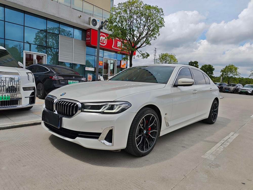 BMW 5-Series 2023 — фото автомобиля