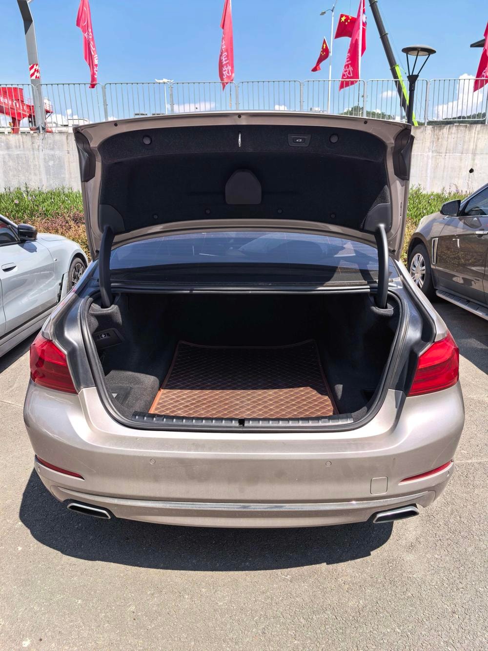 BMW 5-Series 2019 — фото автомобиля 1