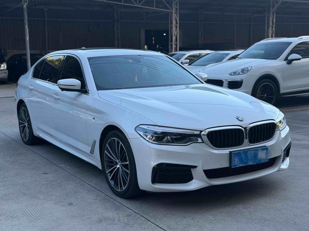 BMW 5-Series 2020 — фото автомобиля