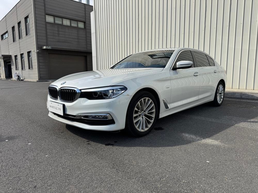 BMW 5-Series 2018 — фото автомобиля 1