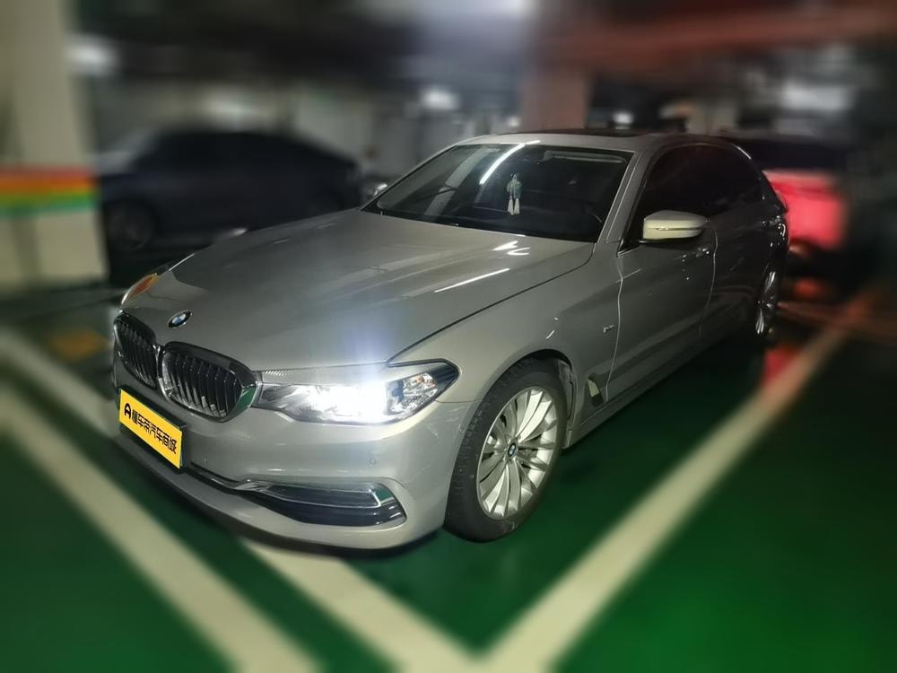 BMW 5-Series 2018 — фото автомобиля 1