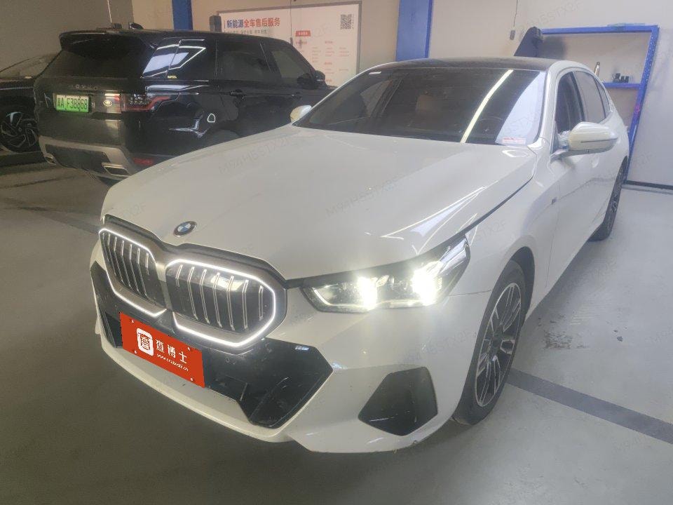 BMW 5-Series 2025 — фото автомобиля