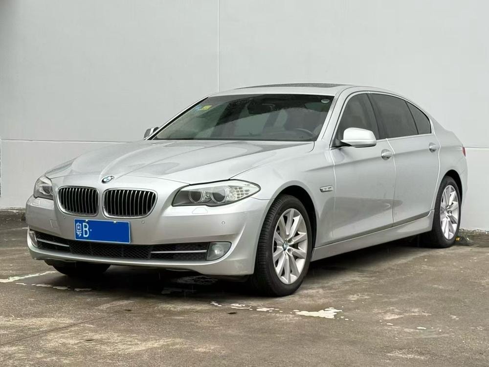 BMW 5-Series 2011 — фото автомобиля