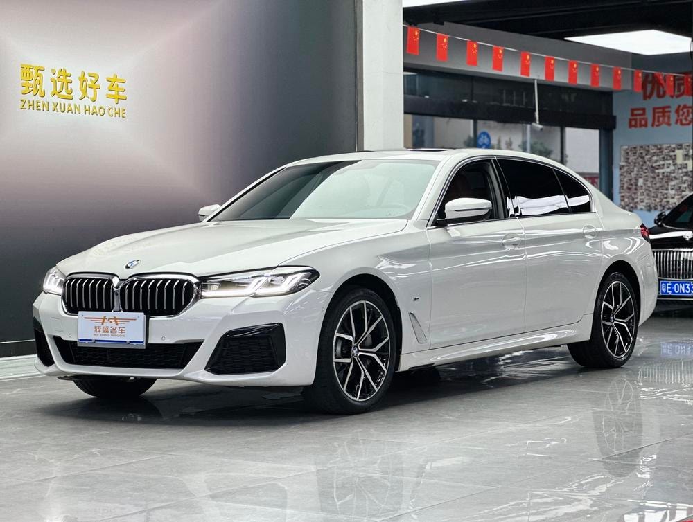 BMW 5-Series 2022 — фото автомобиля