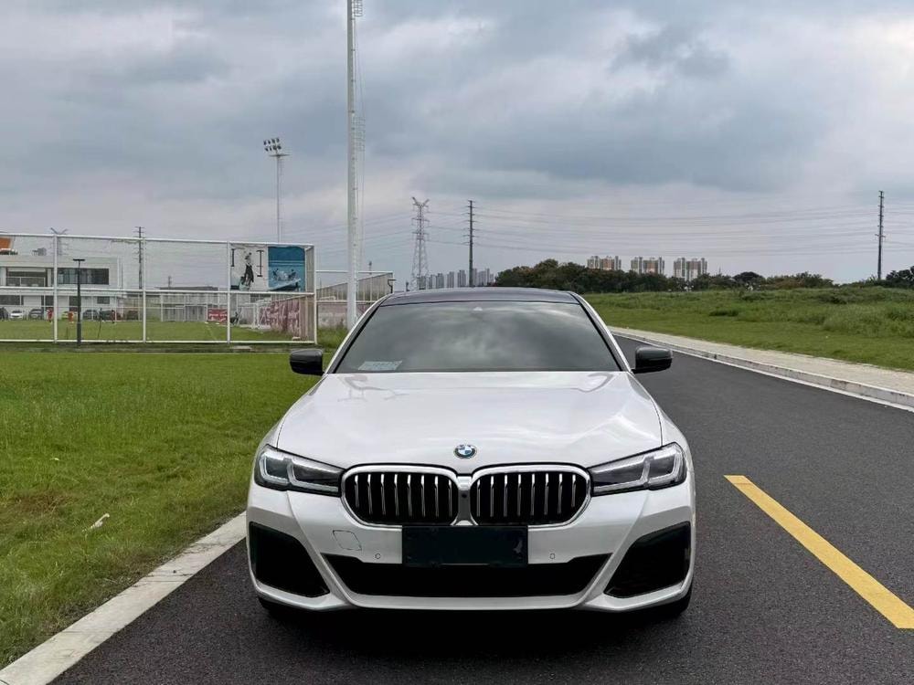 BMW 5-Series 2023 — фото автомобиля