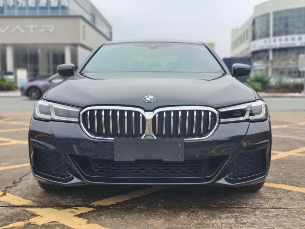 BMW 5-Series 2022 — фото автомобиля 1