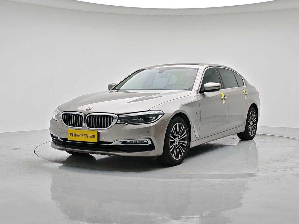 BMW 5-Series 2018 — фото автомобиля