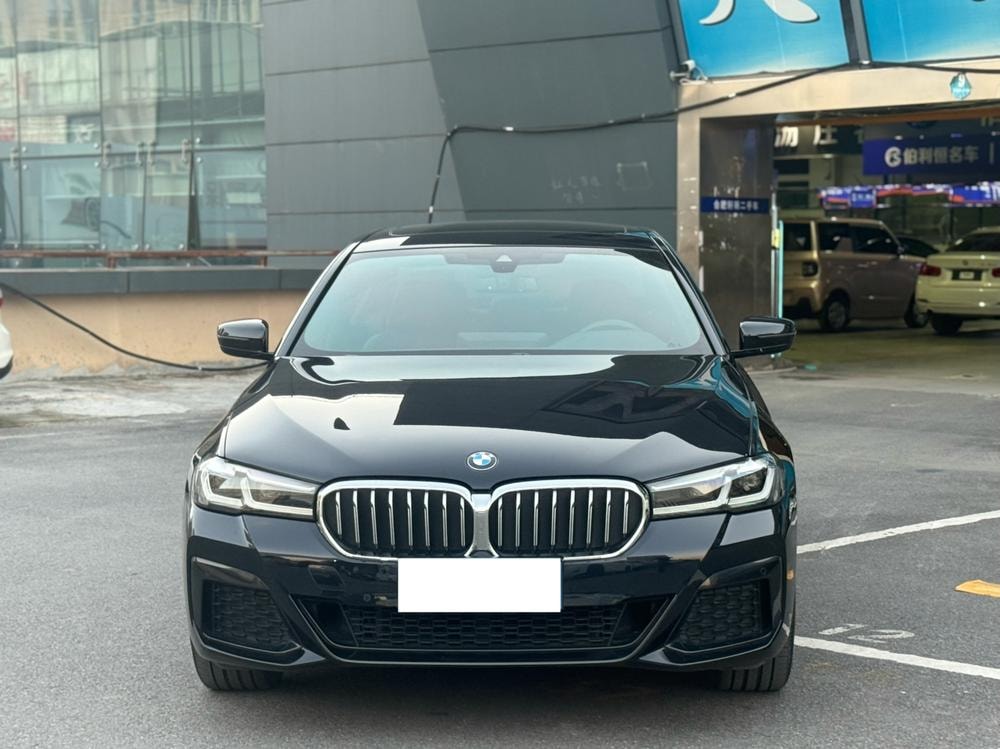 BMW 5-Series 2023 — фото автомобиля