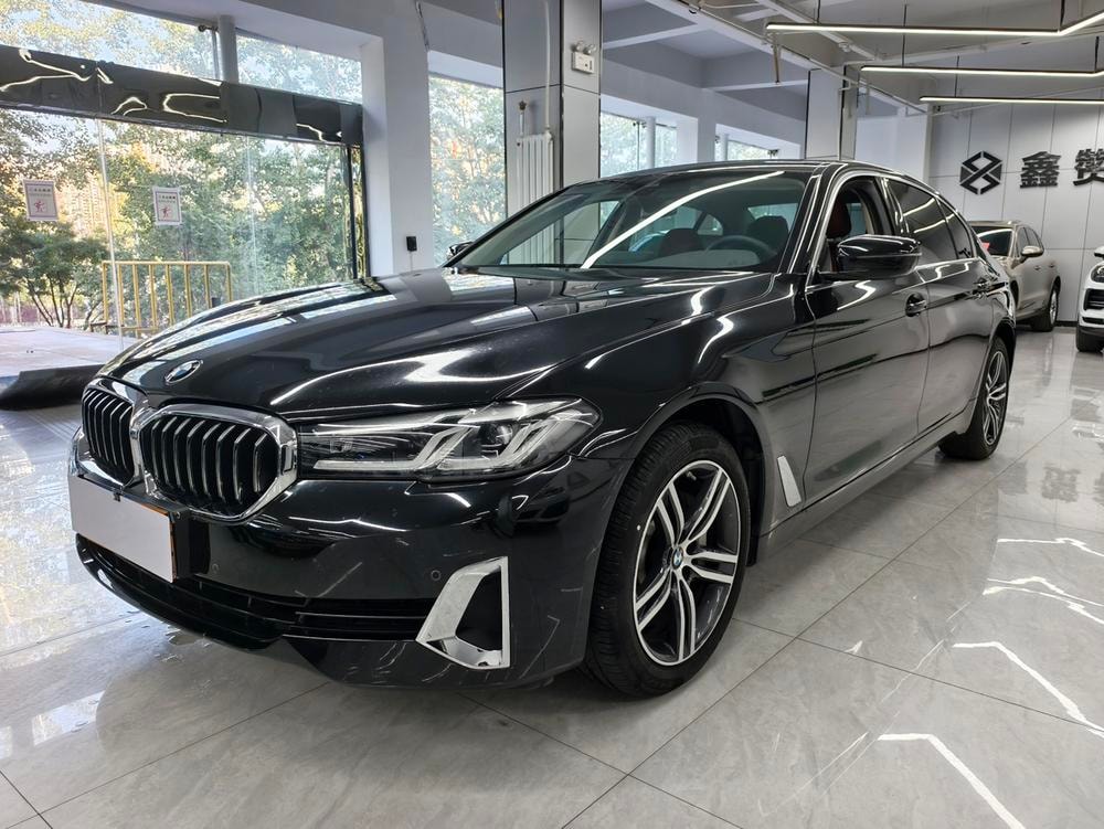 BMW 5-Series 2022 — фото автомобиля