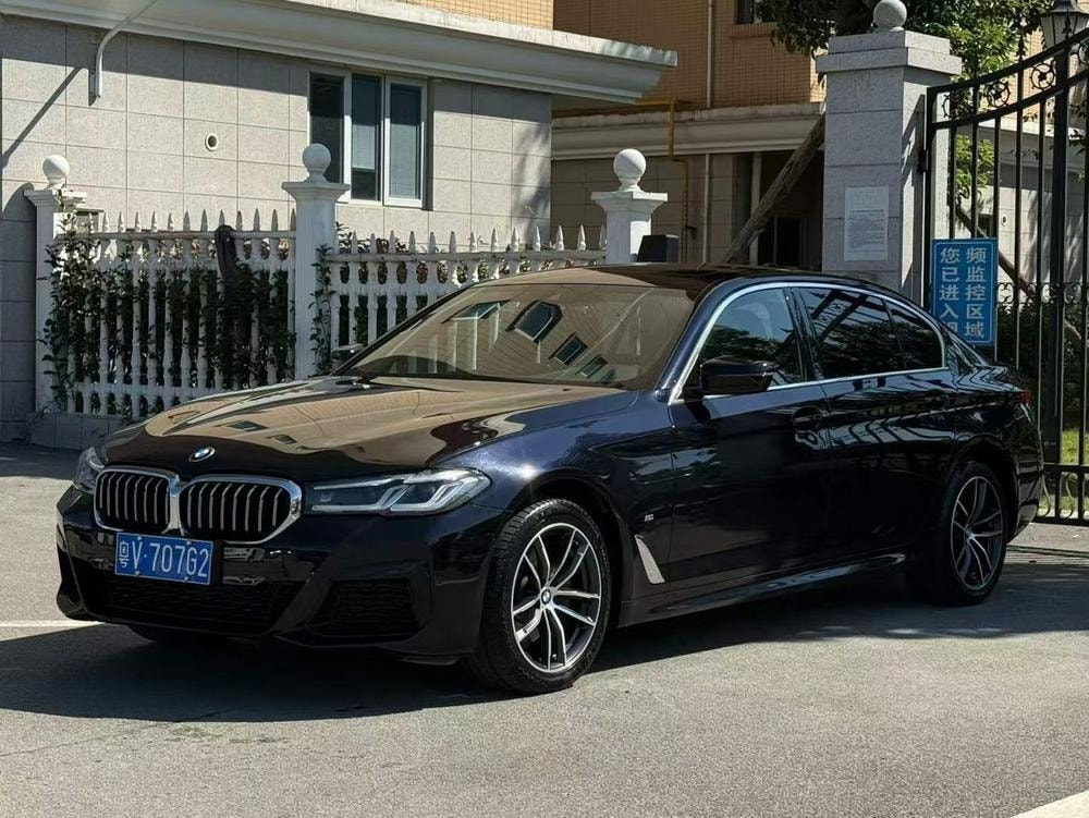 BMW 5-Series 2022 — фото автомобиля