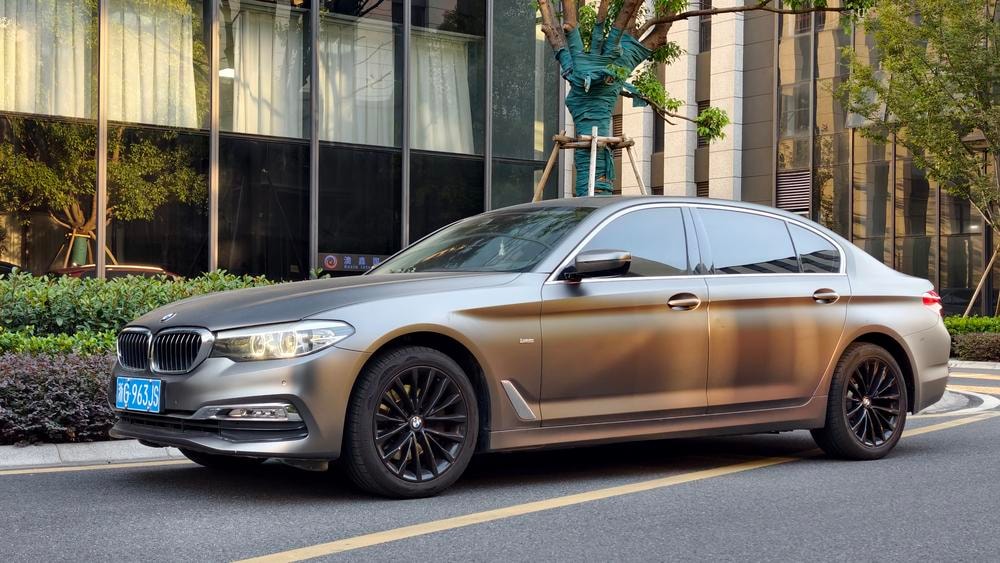 BMW 5-Series 2018 — фото автомобиля 1