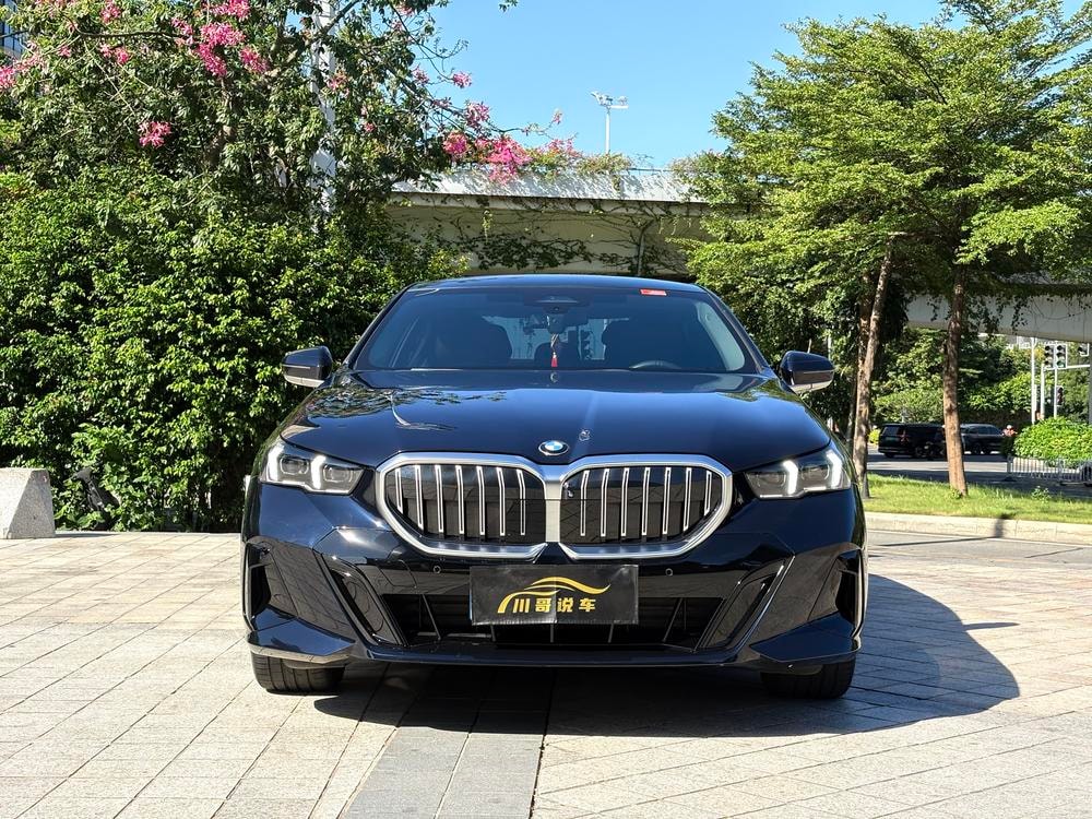 BMW 5-Series 2025 — фото автомобиля