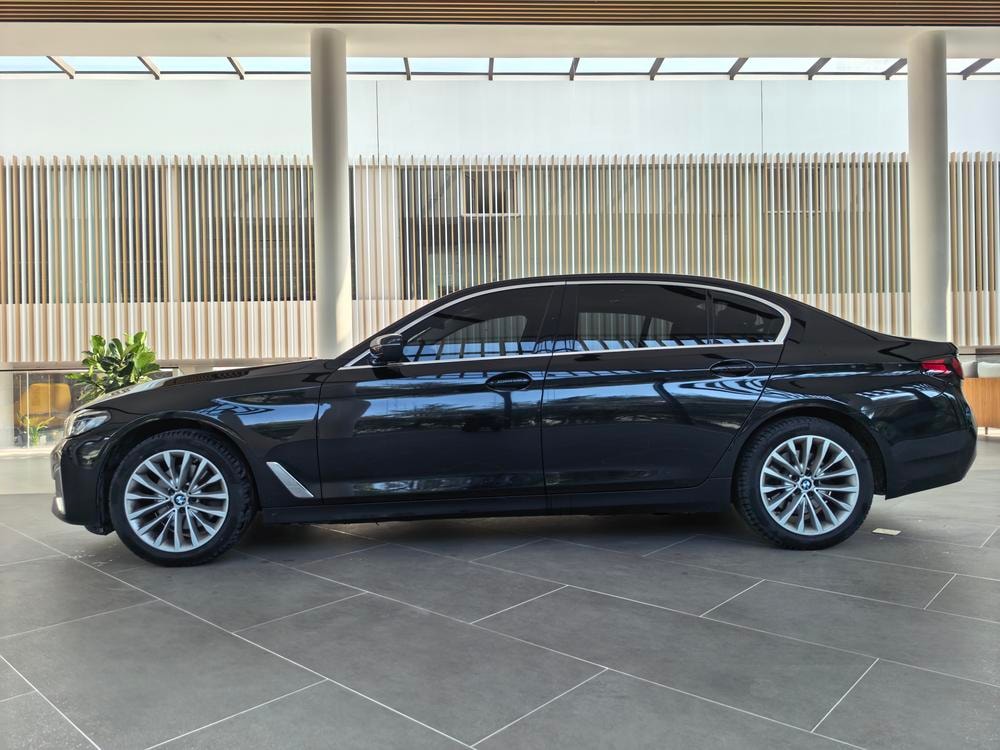 BMW 5-Series 2022 — фото автомобиля 1