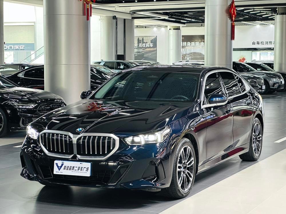 BMW 5-Series 2025 — фото автомобиля