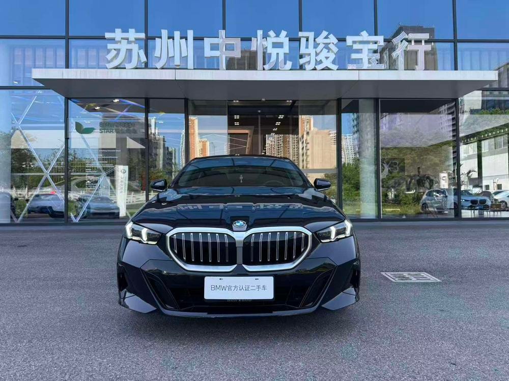 BMW 5-Series 2026 — фото автомобиля