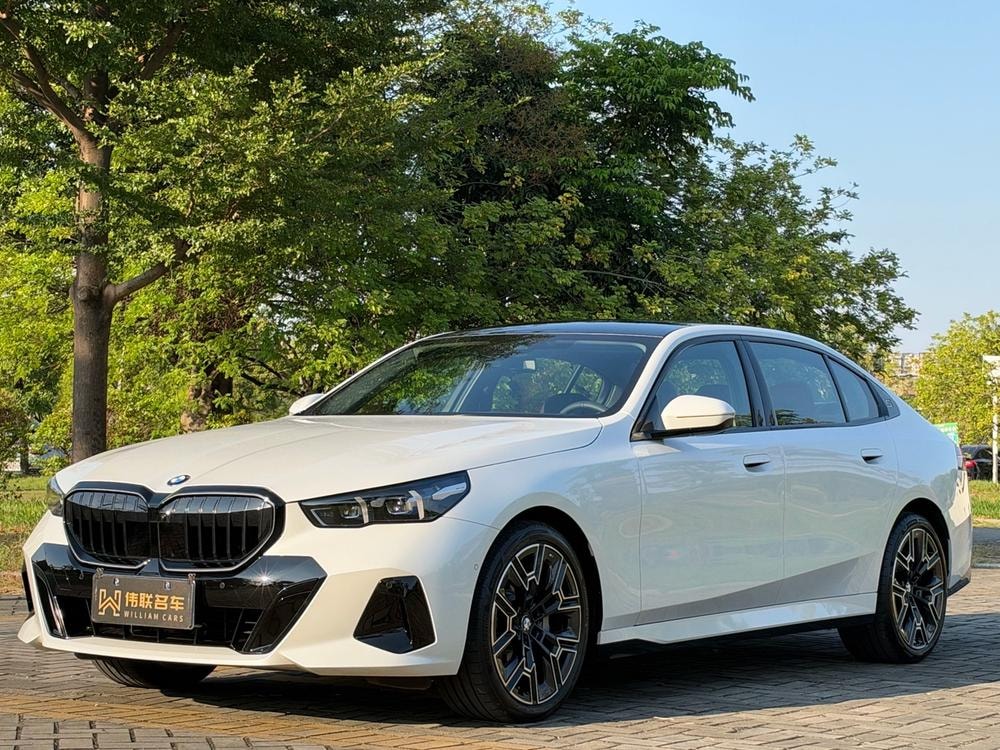 BMW 5-Series 2026 — фото автомобиля