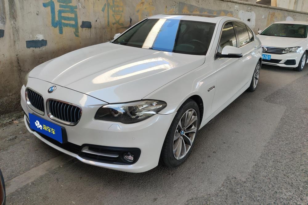 BMW 5-Series 2017 — фото автомобиля 1