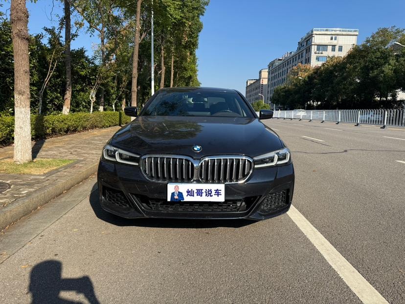 BMW 5-Series 2023 — фото автомобиля 1