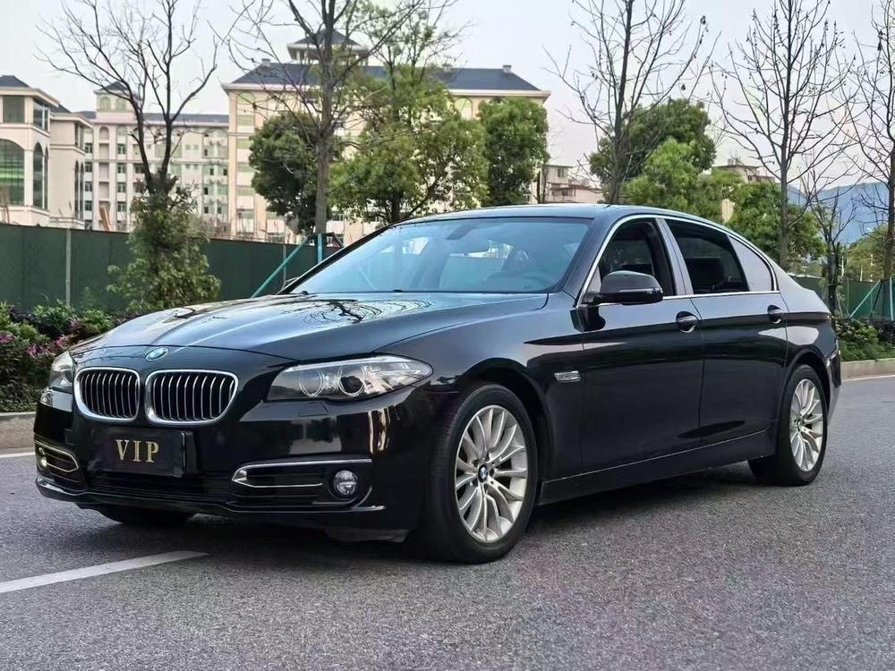 BMW 5-Series 2017 — фото автомобиля 1