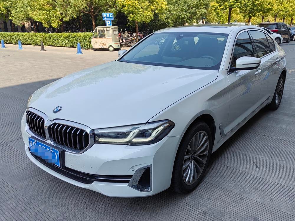 BMW 5-Series 2022 — фото автомобиля 1