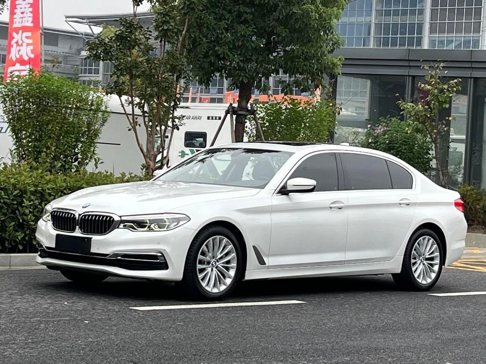 BMW 5-Series 2020 — фото автомобиля 1