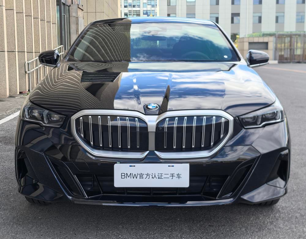 BMW 5-Series 2026 — фото автомобиля