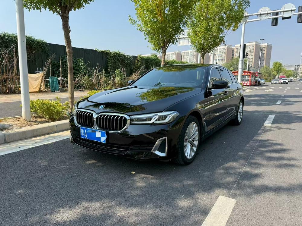 BMW 5-Series 2021 — фото автомобиля 1