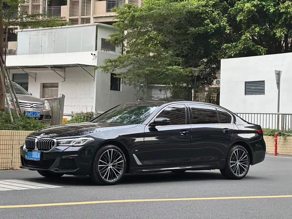 BMW 5-Series 2023 — фото автомобиля 1
