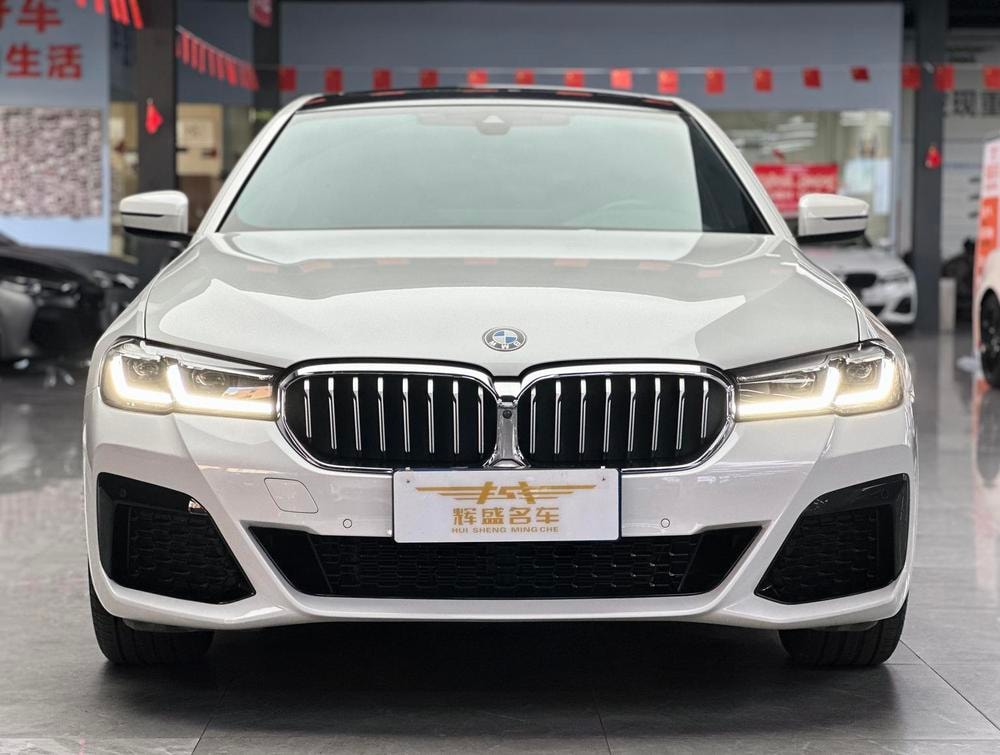 BMW 5-Series 2022 — фото автомобиля 1