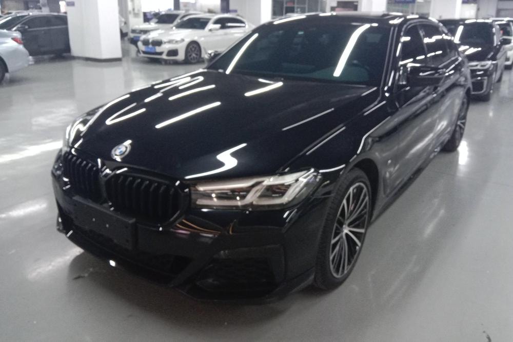 BMW 5-Series 2023 — фото автомобиля
