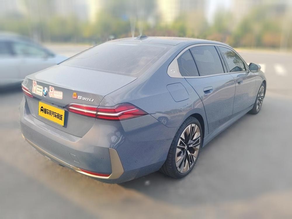 BMW 5-Series 2024 — фото автомобиля 1