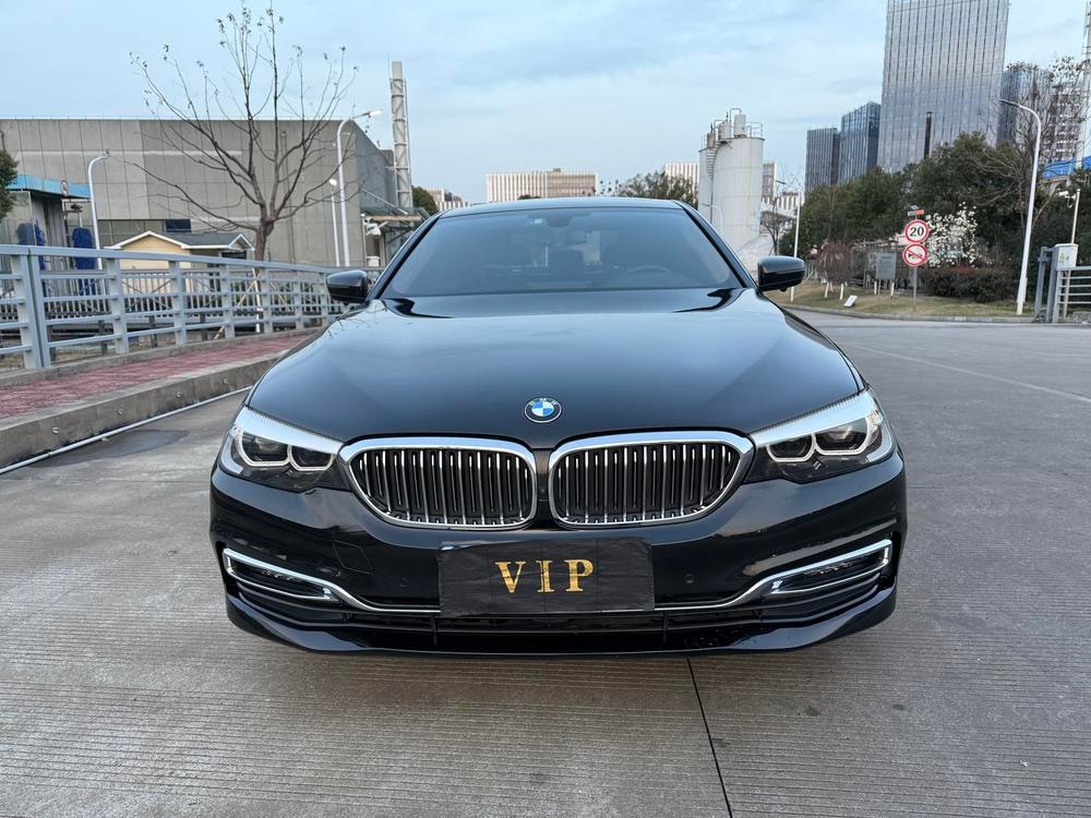 BMW 5-Series 2019 — фото автомобиля