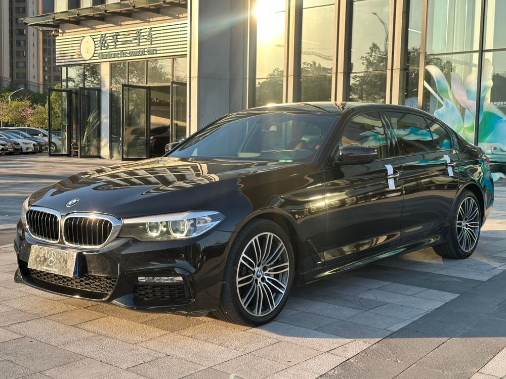 BMW 5-Series 2018 — фото автомобиля