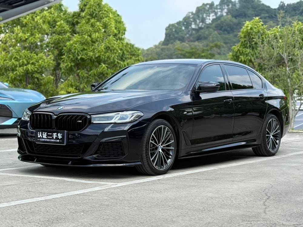 BMW 5-Series 2022 — фото автомобиля