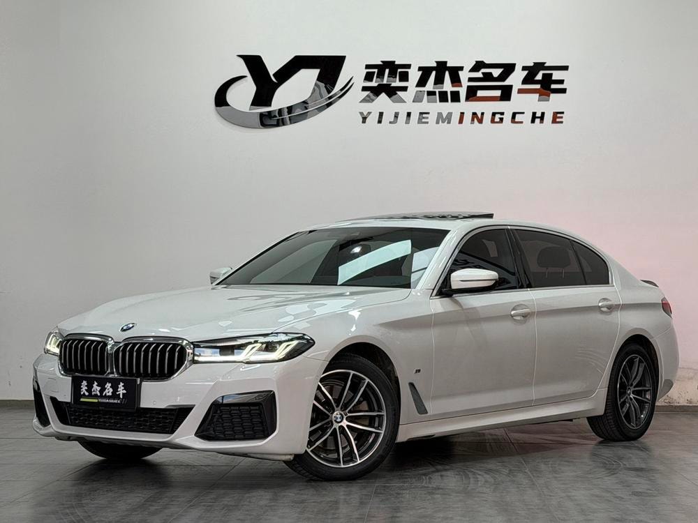 BMW 5-Series 2022 — фото автомобиля 1