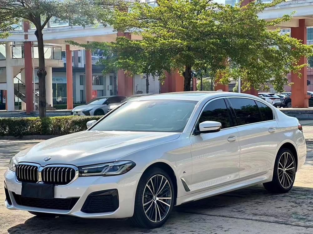 BMW 5-Series 2022 — фото автомобиля 1