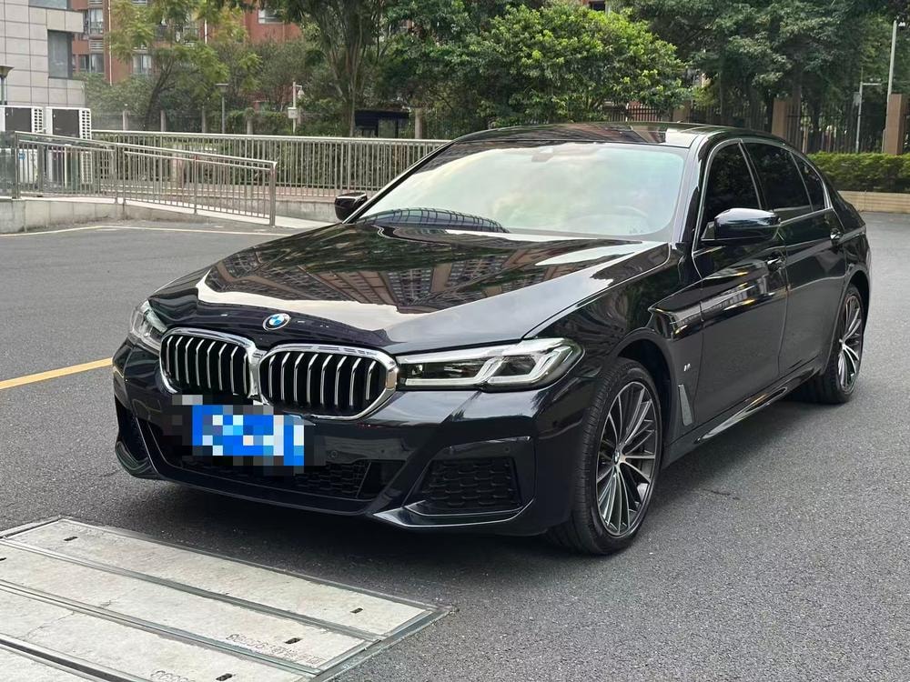 BMW 5-Series 2023 — фото автомобиля 1