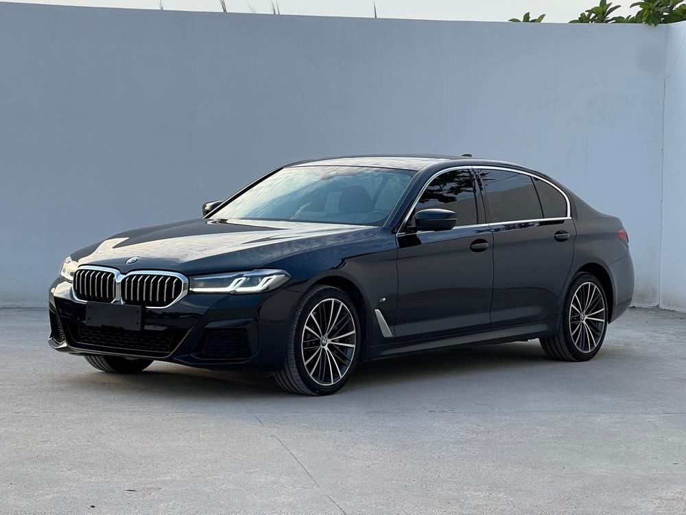 BMW 5-Series 2022 — фото автомобиля 1