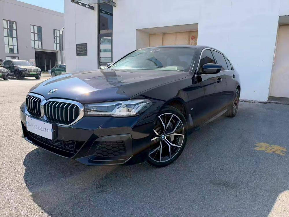 BMW 5-Series 2022 — фото автомобиля