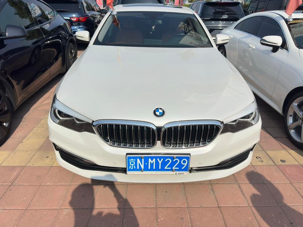 BMW 5-Series 2018 — фото автомобиля 1